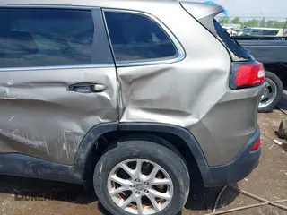2018 Jeep Cherokee Latitude Tech Connect с VIN 1C4PJLCB4JD573830, выставлен на аукционе IAAI как лот 42220149 с пробегом 123 084 миль миль и . История ставок и продаж доступна на DreamBid. Изображение 14.
