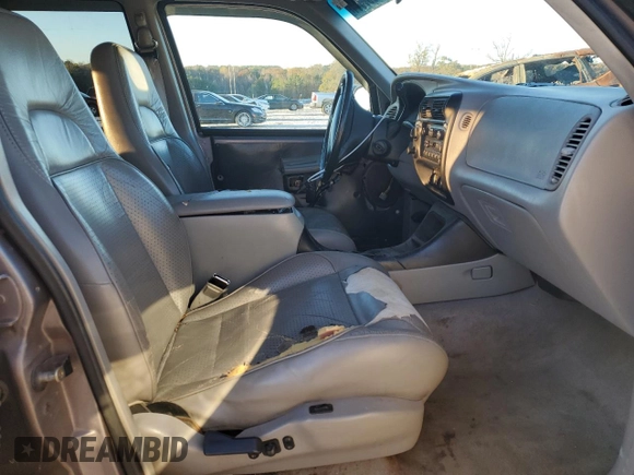 1997 Ford Explorer XL with VIN 1FMDU34XXVUC61582, listed as a Copart auction lot 81957344 with 153,852 mi miles and Salvage title. Bid and sale history available at DreamBid. Image 7.
