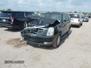 2008 Cadillac Escalade z VIN 1GYEC63858R195855, wystawiony jako IAAI lot #42541735 z przebiegiem Nie podano mil oraz . Historia ofert i sprzedaży dostępna na DreamBid. Obrazek 2.