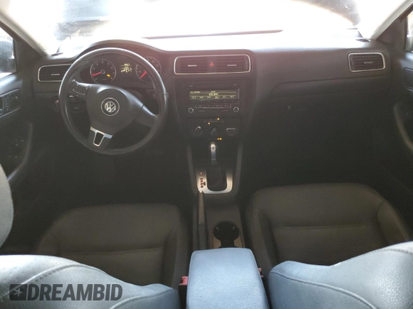 2012 Volkswagen Jetta SE z VIN 3VWDP7AJ7CM419717, wystawiony jako Copart lot #64624805 z przebiegiem 151 271 mil mil oraz Czysty tytuł • Clean title. Historia ofert i sprzedaży dostępna na DreamBid. Obrazek 8.