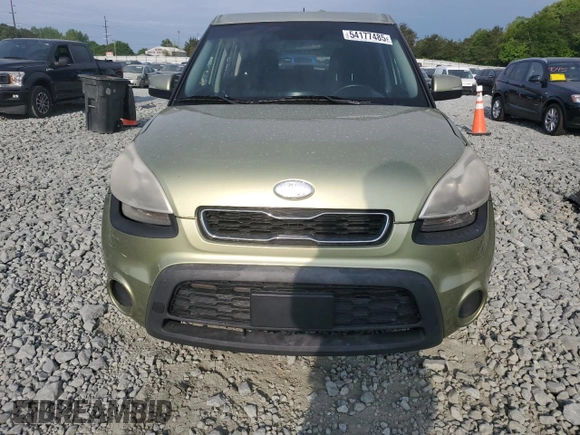 2013 Kia Soul + z VIN KNDJT2A61D7590104, wystawiony jako Copart lot #54177485 z przebiegiem 300 317 mil mil oraz Szkoda całkowita • Salvage title. Historia ofert i sprzedaży dostępna na DreamBid. Obrazek 5.