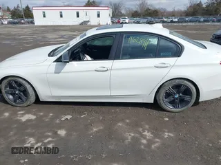 2014 BMW 3 Series 328d xDrive z VIN WBA3D5C5XEKX99221, wystawiony jako IAAI lot #41628911 z przebiegiem 129 095 mil mil oraz . Historia ofert i sprzedaży dostępna na DreamBid. Obrazek 14.