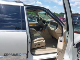 2007 Lincoln Navigator with VIN 5LMFU27507LJ08406, listed as a IAAI auction lot 42740531 with 152,405 mi miles and . Bid and sale history available at DreamBid. Image 5.