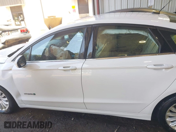 2014 Ford Fusion SE Hybrid with VIN 3FA6P0LU0ER373945, listed as a IAAI auction lot 41810533 with 82,177 mi miles. Bid and sale history available at carsss.com. Image 14.
