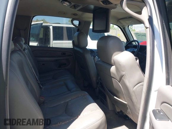 2005 Chevrolet Suburban Z71 with VIN 3GNFK16Z95G132975, listed as a IAAI auction lot 42042947 with 1 mi miles. Bid and sale history available at carsss.com. Image 8.