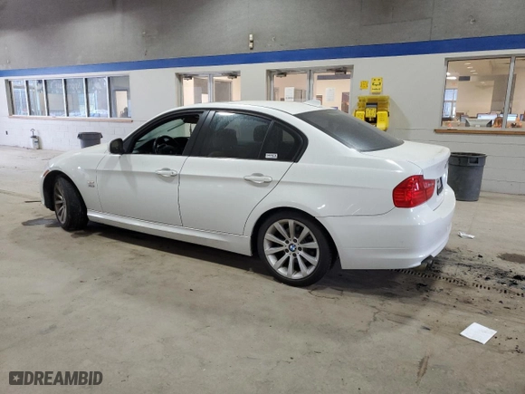 2011 BMW 3 Series 328i xDrive with VIN WBAPK5G55BNN30152, listed as a Copart auction lot 47517965 with 182,795 mi miles and Salvage Title. Bid and sale history available at carsss.com. Image 2.