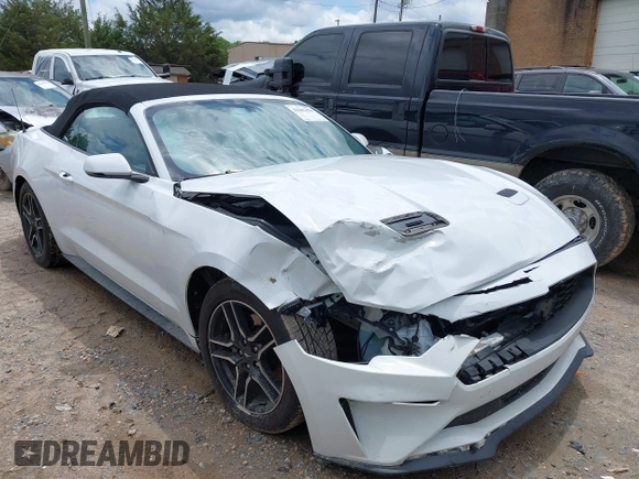 2018 Ford Mustang EcoBoost Premium z VIN 1FATP8UH7J5155047, wystawiony jako IAAI lot #42381470 z przebiegiem 84 290 mil mil oraz . Historia ofert i sprzedaży dostępna na DreamBid. Obrazek 1.
