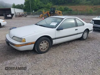1990 Ford Thunderbird z VIN 1FAPP604XLH213209, wystawiony jako IAAI lot #42367380 z przebiegiem 33 382 mil mil oraz . Historia ofert i sprzedaży dostępna na DreamBid. Obrazek 2.