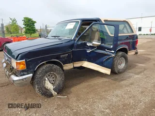 1990 Ford Bronco Custom с VIN 1FMEU15H0LLB25514, выставлен на аукционе IAAI как лот 42366593 с пробегом 75 762 миль миль и . История ставок и продаж доступна на DreamBid. Изображение 17.