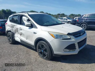 2013 Ford Escape SE with VIN 1FMCU9GXXDUB66562, listed as a IAAI auction lot 40287024 with 120,398 mi miles. Bid and sale history available at carsss.com. Image 1.