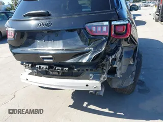 2018 Jeep Compass Latitude with VIN 3C4NJCBB3JT501939, listed as a IAAI auction lot 41670306 with 93,767 mi miles. Bid and sale history available at carsss.com. Image 6.