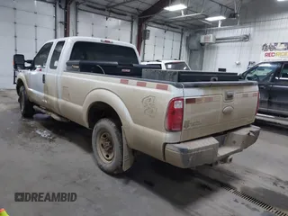 2015 Ford F-250 XLT z VIN 1FT7X2B68FEC25138, wystawiony jako IAAI lot #38075714 z przebiegiem Nie podano mil oraz . Historia ofert i sprzedaży dostępna na DreamBid. Obrazek 3.