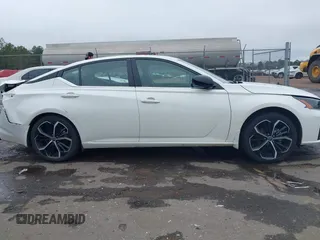 2023 Nissan Altima SR z VIN 1N4BL4CV2PN357441, wystawiony jako IAAI lot #41411612 z przebiegiem 47 507 mil mil oraz . Historia ofert i sprzedaży dostępna na DreamBid. Obrazek 13.