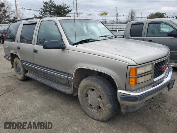 1998 GMC Yukon with VIN 1GKEK13R0WJ728697, listed as a Copart auction lot 45138855 with 283,616 mi miles and Salvage Title. Bid and sale history available at carsss.com. Image 4.