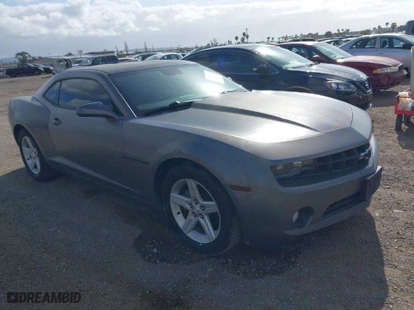 2011 Chevrolet Camaro 1LT with VIN 2G1FB1ED1B9125015, listed as a IAAI auction lot 41939001 with 214,650 mi miles. Bid and sale history available at carsss.com. Image 1.