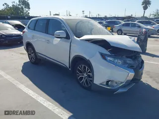 2018 Mitsubishi Outlander SE with VIN JA4AD3A30JZ061018, listed as a IAAI auction lot 41820949 with 130,526 mi miles. Bid and sale history available at carsss.com. Image 1.