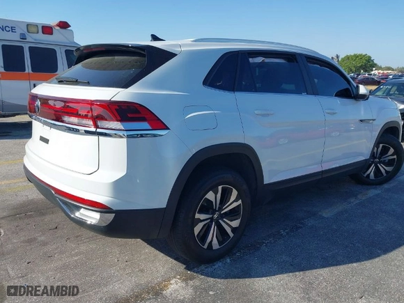 2024 Volkswagen Atlas Cross Sport 2.0T SE with VIN 1V2DE2CA0RC204892, listed as a IAAI auction lot 41705913 with 12,337 mi miles. Bid and sale history available at carsss.com. Image 4.
