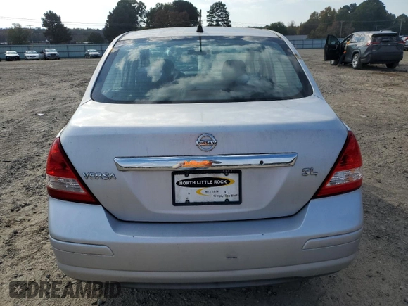 2007 Nissan Versa SL z VIN 3N1BC11EX7L454398, wystawiony jako Copart lot #78073444 z przebiegiem 94 568 mil mil oraz Szkoda całkowita • Salvage title. Historia ofert i sprzedaży dostępna na DreamBid. Obrazek 6.