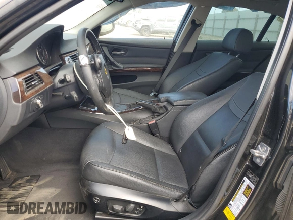 2011 BMW 3 Series 328i z VIN WBAPH5C58BA444037, wystawiony jako Copart lot #62957135 z przebiegiem 107 591 mil mil oraz Szkoda całkowita • Salvage title. Historia ofert i sprzedaży dostępna na DreamBid. Obrazek 7.