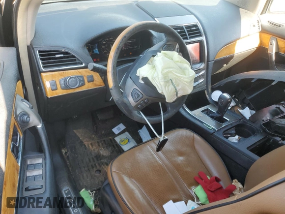 2011 Lincoln MKX z VIN 2LMDJ6JK8BBJ13892, wystawiony jako Copart lot #88861145 z przebiegiem 203 765 mil mil oraz Szkoda całkowita • Salvage title. Historia ofert i sprzedaży dostępna na DreamBid. Obrazek 8.