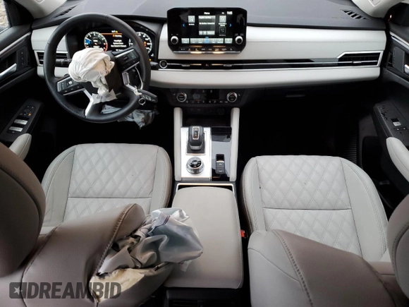 2024 Mitsubishi Outlander SEL z VIN JA4J4WA8XRZ024731, wystawiony jako Copart lot #50208525 z przebiegiem 11 843 mil mil oraz Szkoda całkowita • Salvage title. Historia ofert i sprzedaży dostępna na DreamBid. Obrazek 8.