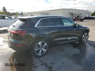 2024 Audi Q8 e-tron Premium Plus z VIN WA15AAGE2RB033152, wystawiony jako Copart lot #67158044 z przebiegiem 1 521 mil mil oraz Szkoda całkowita • Salvage title. Historia ofert i sprzedaży dostępna na DreamBid. Obrazek 3.