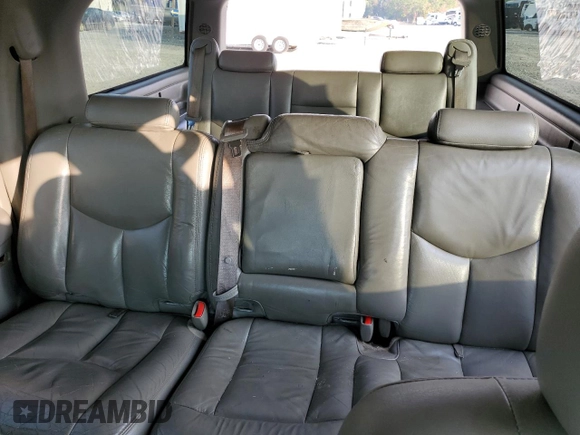2004 Chevrolet Suburban LT with VIN 1GNEC16Z04J254873, listed as a Copart auction lot 82315924 with 385,089 mi miles and Salvage Title. Bid and sale history available at carsss.com. Image 10.