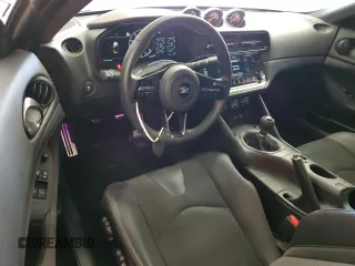 2024 Nissan Z Performance с VIN JN1BZ4BH8RM363566, выставлен на аукционе Copart как лот 47385535 с пробегом 17 514 миль миль и Списание • Salvage title. История ставок и продаж доступна на DreamBid. Изображение 8.