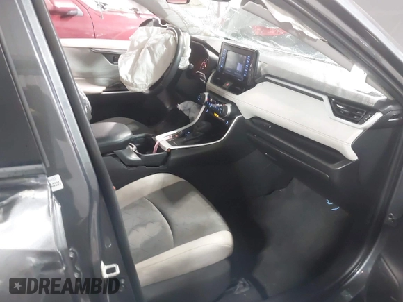 2021 Toyota RAV4 XLE with VIN 2T3W1RFVXMW117830, listed as a IAAI auction lot 41865708 with 94,990 mi miles. Bid and sale history available at carsss.com. Image 5.