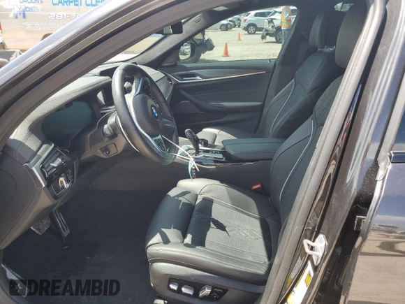 2022 BMW 5 Series M550i xDrive z VIN WBA13BK09NCJ00508, wystawiony jako Copart lot #58077634 z przebiegiem Nie podano mil oraz . Historia ofert i sprzedaży dostępna na DreamBid. Obrazek 7.