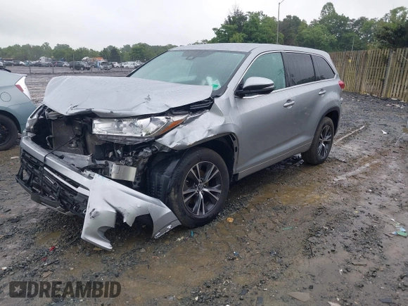 2018 Toyota Highlander LE z VIN 5TDZARFH2JS037796, wystawiony jako IAAI lot #42290819 z przebiegiem 62 638 mil mil oraz . Historia ofert i sprzedaży dostępna na DreamBid. Obrazek 17.