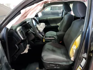 2023 Toyota Tacoma SR z VIN 3TYCZ5AN9PT173473, wystawiony jako Copart lot #54219015 z przebiegiem 22 740 mil mil oraz Szkody całkowita. Historia ofert i sprzedaży dostępna na DreamBid. Obrazek 7.