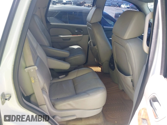 2007 Chevrolet Tahoe LT z VIN 1GNFC13J87J132303, wystawiony jako IAAI lot #42162969 z przebiegiem Nie podano mil oraz . Historia ofert i sprzedaży dostępna na DreamBid. Obrazek 8.