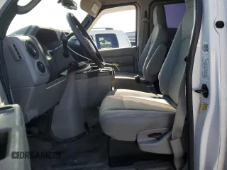 2014 Ford Econoline Passenger XL z VIN 1FBSS3BL1EDA85723, wystawiony jako Copart lot #53297125 z przebiegiem 245 566 mil mil oraz Szkoda całkowita • Salvage title. Historia ofert i sprzedaży dostępna na DreamBid. Obrazek 7.