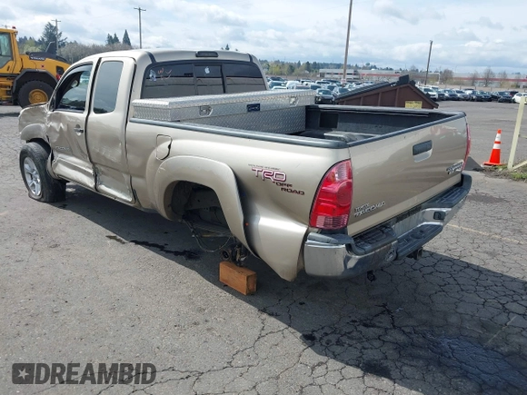 2006 Toyota Tacoma PreRunner with VIN 5TETU62N36Z164347, listed as a IAAI auction lot 41862319 with 395,554 mi miles. Bid and sale history available at carsss.com. Image 3.