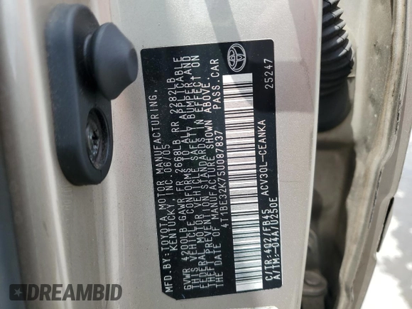 2005 Toyota Camry STD z VIN 4T1BE32K75U087837, wystawiony jako Copart lot #56735965 z przebiegiem 231 694 mil mil oraz Szkoda całkowita • Salvage title. Historia ofert i sprzedaży dostępna na DreamBid. Obrazek 12.