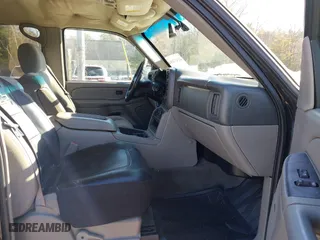 2005 Chevrolet Avalanche Z71 with VIN 3GNEK12ZX5G210052, listed as a IAAI auction lot 41327694 with 145,716 mi miles. Bid and sale history available at carsss.com. Image 5.