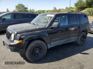 2011 Jeep Patriot Latitude with VIN 1J4NF1GB6BD216166, listed as a Copart auction lot 61209775 with 140,345 mi miles and Salvage title. Bid and sale history available at DreamBid. Image 1.