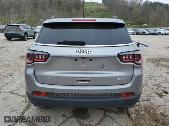 2018 Jeep Compass Latitude z VIN 3C4NJDBB9JT162173, wystawiony jako Copart lot #52852985 z przebiegiem 115 497 mil mil oraz Szkody całkowita. Historia ofert i sprzedaży dostępna na DreamBid. Obrazek 6.