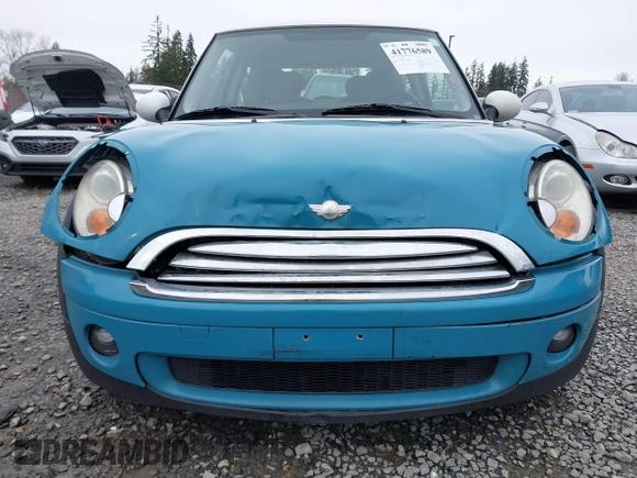 2009 MINI Cooper Hardtop with VIN WMWMF33569TW70413, listed as a IAAI auction lot 41776589 with 85,394 mi miles. Bid and sale history available at carsss.com. Image 6.
