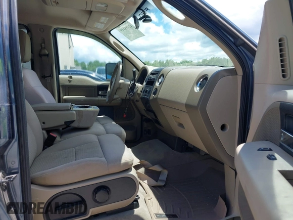 2004 Ford F-150 XLT z VIN 1FTRW12W34KD28410, wystawiony jako IAAI lot #42385449 z przebiegiem 169 152 mil mil oraz . Historia ofert i sprzedaży dostępna na DreamBid. Obrazek 5.