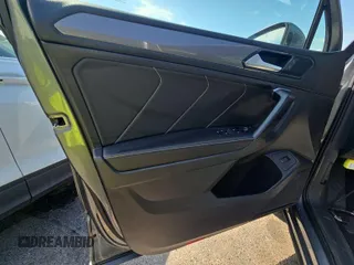 2024 Volkswagen Tiguan SE z VIN 3VV3B7AX3RM106966, wystawiony jako IAAI lot #42809081 z przebiegiem 32 302 mil mil oraz . Historia ofert i sprzedaży dostępna na DreamBid. Obrazek 17.