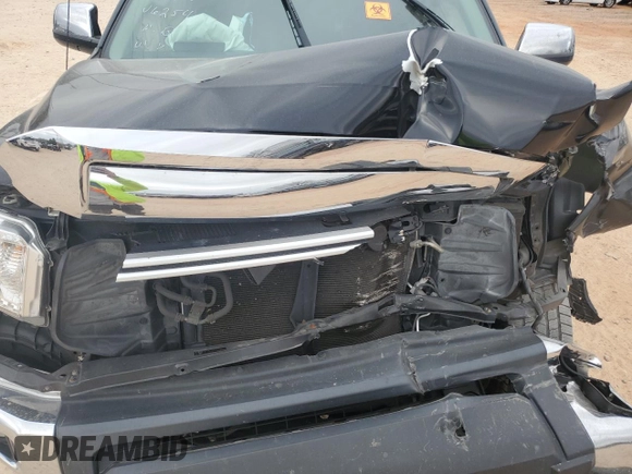 2017 Toyota Tundra Limited z VIN 5TFHW5F10HX606254, wystawiony jako Copart lot #49882695 z przebiegiem Nie podano mil oraz Szkoda całkowita • Salvage title. Historia ofert i sprzedaży dostępna na DreamBid. Obrazek 12.