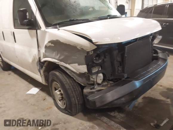 2007 Chevrolet Express Cargo Van with VIN 1GCGG25V871146547, listed as a IAAI auction lot 41347469 with 423,041 mi miles. Bid and sale history available at carsss.com. Image 6.