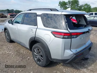2023 Nissan Pathfinder SV с VIN 5N1DR3BC7PC247844, выставлен на аукционе IAAI как лот 42681475 с пробегом 50 207 миль миль и . История ставок и продаж доступна на DreamBid. Изображение 3.