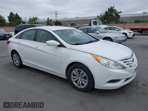 2013 Hyundai Sonata GLS z VIN 5NPEB4AC9DH518780, wystawiony jako IAAI lot #42370113 z przebiegiem 155 928 mil mil oraz . Historia ofert i sprzedaży dostępna na DreamBid. Obrazek 1.