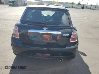 2011 MINI Hardtop with VIN WMWSU3C5XBT094683, listed as a Copart auction lot 61800205 with 51,732 mi miles and Clean title. Bid and sale history available at DreamBid. Image 6.