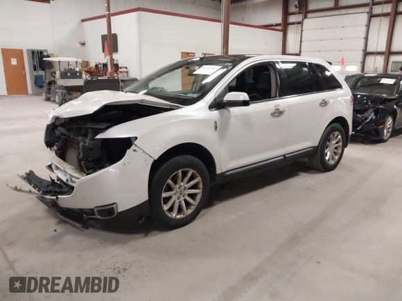 2011 Lincoln MKX with VIN 2LMDJ8JK8BBJ32602, listed as a IAAI auction lot 41967983 with 212,547 mi miles. Bid and sale history available at carsss.com. Image 17.