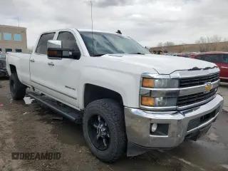 2015 Chevrolet Silverado 3500HD LTZ z VIN 1GC4K0C85FF679444, wystawiony jako Copart lot #49138775 z przebiegiem 165 344 mil mil oraz Czysty tytuł • Clean title. Historia ofert i sprzedaży dostępna na DreamBid. Obrazek 4.