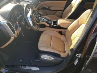 2018 Porsche Cayenne z VIN WP1AA2A24JKA07342, wystawiony jako Copart lot #65542982 z przebiegiem 53 829 mil mil oraz . Historia ofert i sprzedaży dostępna na DreamBid. Obrazek 7.